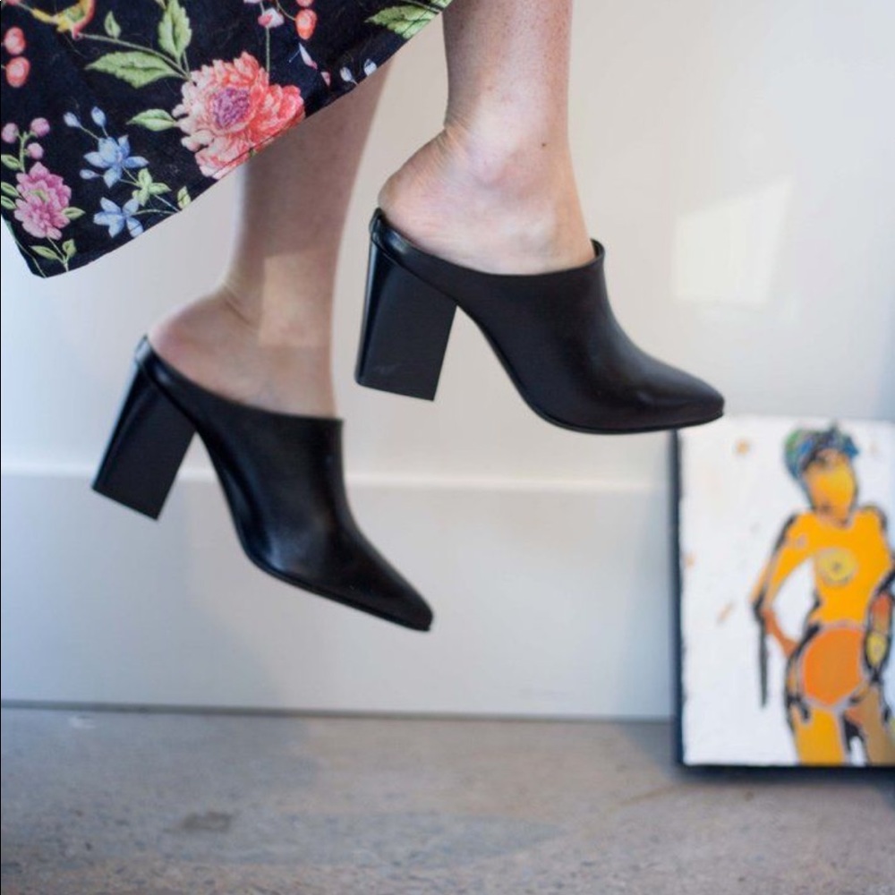 L’Intervalle Leather Mules